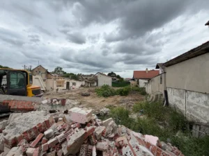 heroja-pinkija-80-bager-na-gradilistu-rusenje-objekta-7